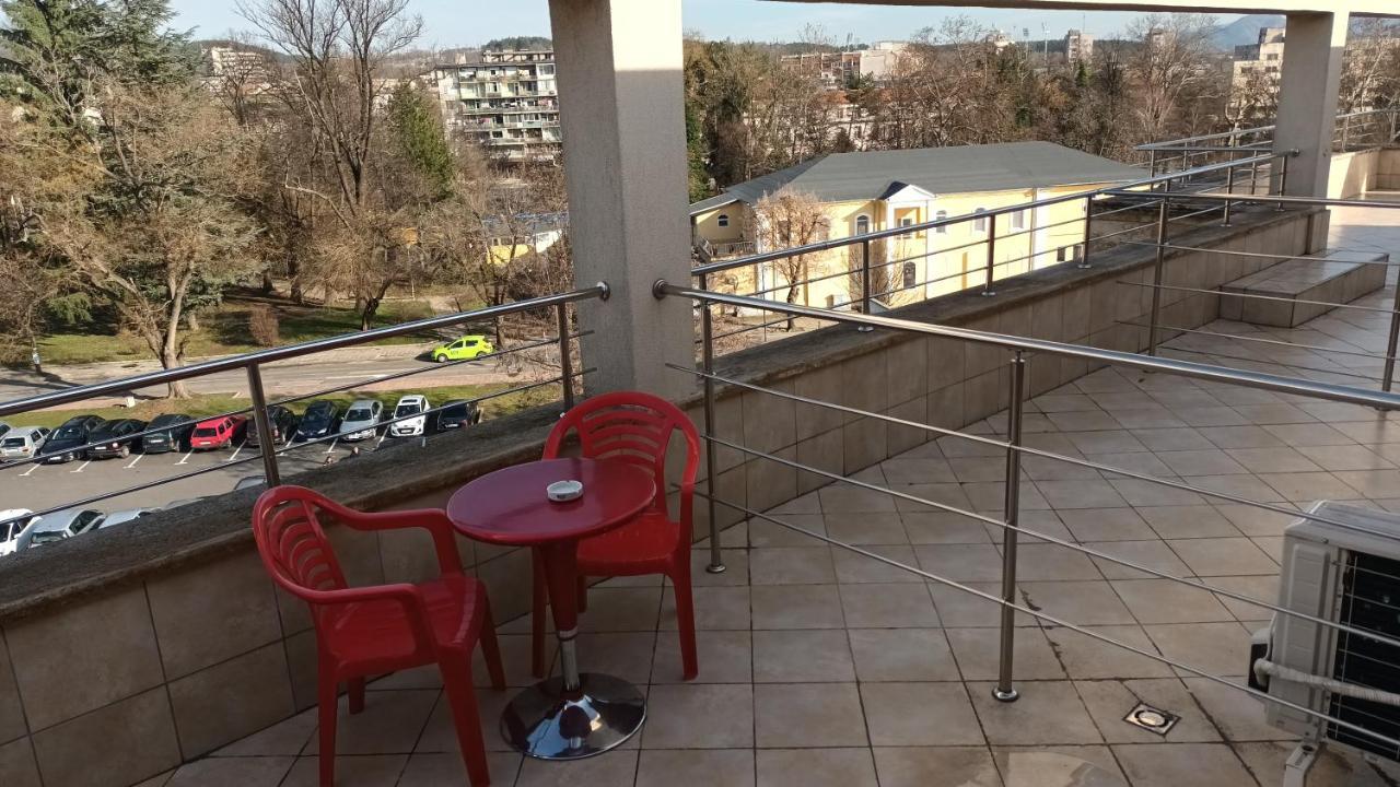 Стая За Гости Пентагона Kardzsali Kültér fotó